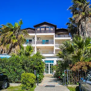 Venezia Hotel Golem (Tirana)
