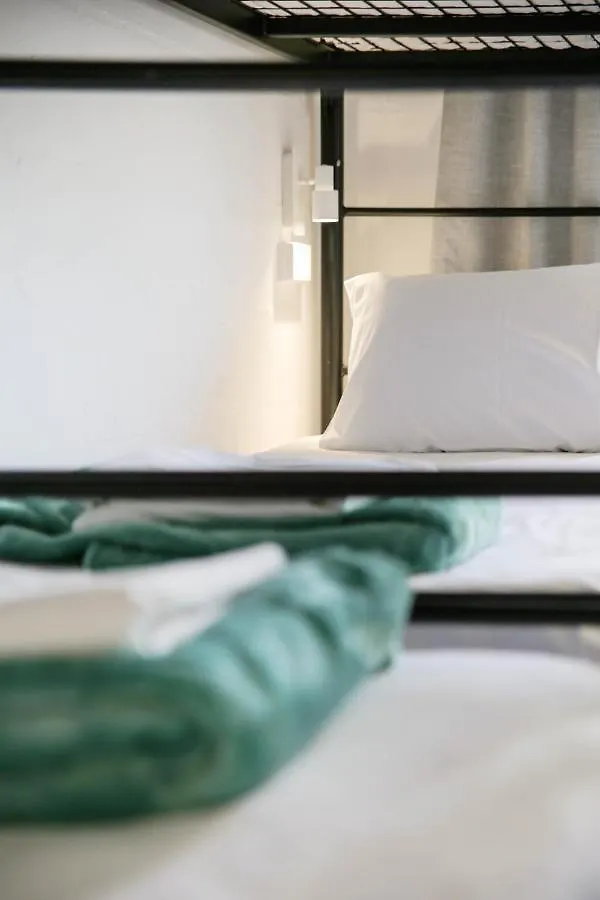 Hostal Abode Mooloolaba, Backpackers & Motel Rooms Australia